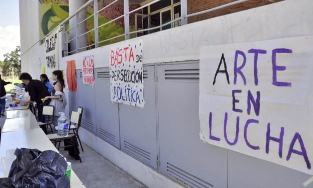 Toma de escuelas: en el Esnaola se levantó la toma en favor el diálogo