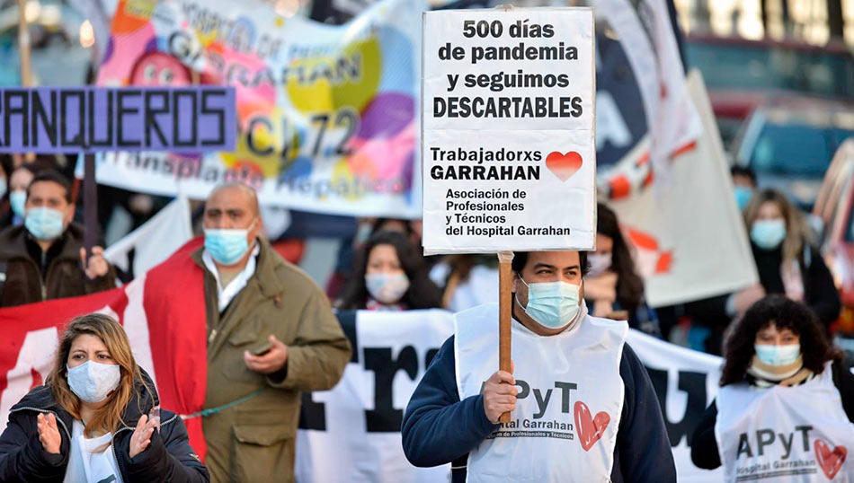 Paro y marcha de profesionales y técniques del Garrahan por aumento salarial