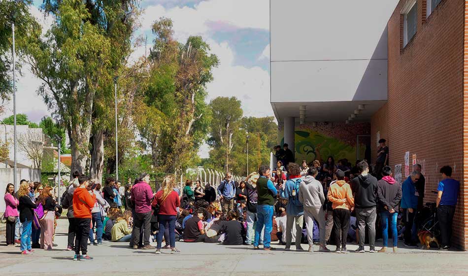 Toma Escuela Esnaola