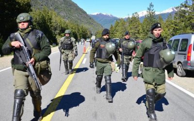 Bariloche: la APDH denuncia la llegada de pertrechos militares y el Gobierno responde con un operativo
