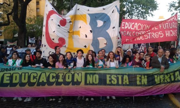 Más de 10 mil docentes y estudiantes marcharon contra las políticas de Larreta