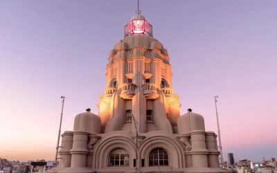 El Palacio Barolo se ilumina contra el cáncer de mama