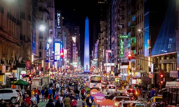 La Avenida Corrientes respira cultura en la Noche de las Librerías 