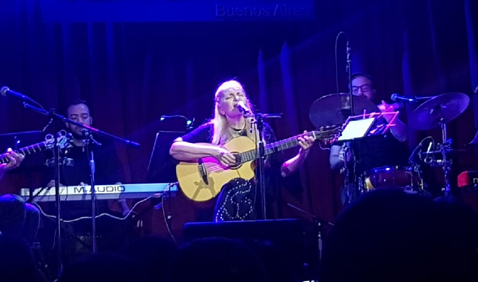 3. Cantautora de pop y rock Garré se mostró de increíble voz en un repertorio variado que emociono al público. – crédito Carolina Noé Bozzetti Cristian Dominguez