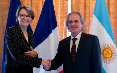 Francia entregó a Argentina archivos desclasificados de la última dictadura