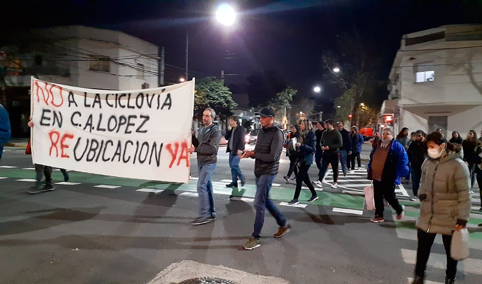 1. Vecinos de Devoto y Villa Pueyrredon se oponian a la instalacion de una nueva ciclovia. – credito Cristian Dominguez Cristian Dominguez