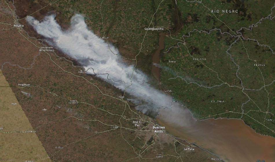 Despliegue militar intenta combatir el fuego en el Delta del Paraná