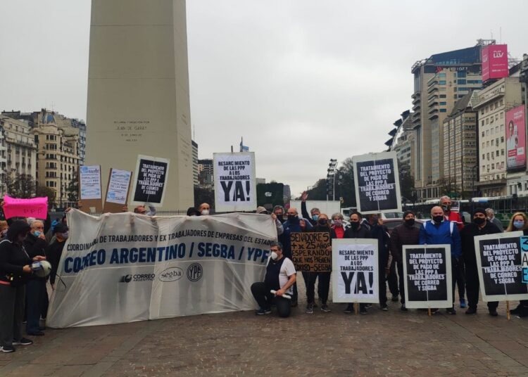 2 Ex trabajadores de empresas privatizadas en los 90s realizaran una movilizacion al Congreso Gremial3 Manu DUrbano