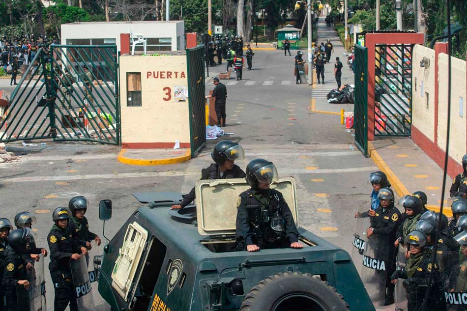 Perú: Represión a estudiantes universitarios 3