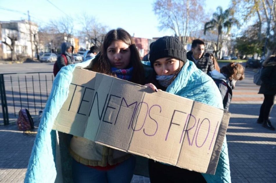 2 Frio en las escuelas sindicatos docentes exigen soluciones a los problemas de infraestructuraescuelas La Plata calefaccion 1068x709 Agustina Perez