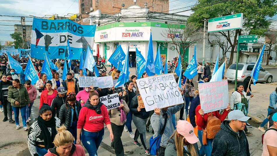 Foto 1 El reclamo de los manifestantes por trabajo genuino y la universalizacion del potenciar trabajo. Credito Bruno Zamparo Bruno Zamparo