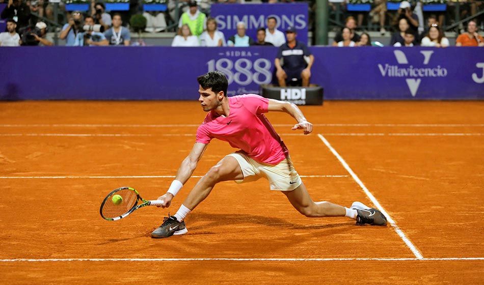 Alcaraz deslumbró al público en su debut en el Argentina Open 1