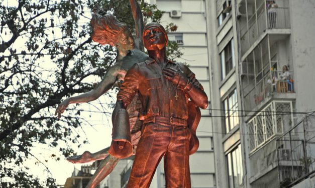 Una escultura para homenajear el legado de Leonardo Favio