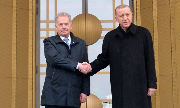 Finlandia, un paso más cerca de la OTAN tras el fin del veto de Turquía
