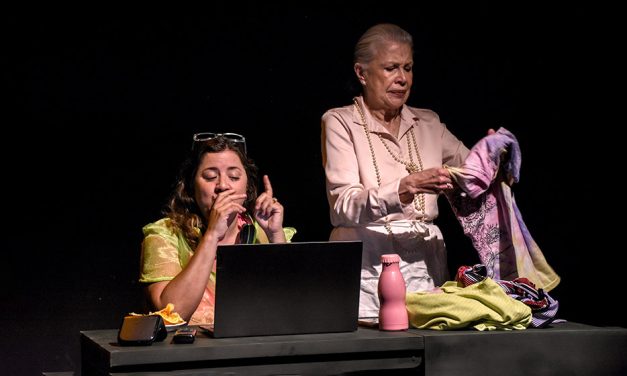 Libe Brent (El amor quema), una comedia que expone los vínculos de dos generaciones