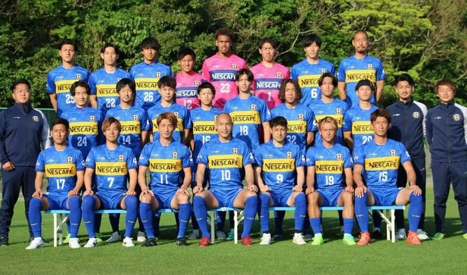 El club Okinawa SV de Japón presentó su nueva indumentaria con los colores de Boca 1