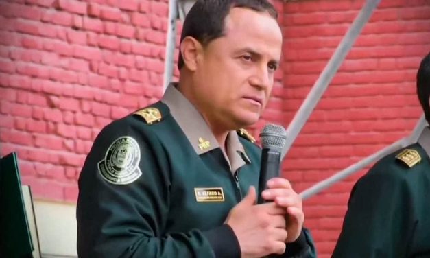 Destituyeron al jefe de la Policía de Perú por presunto vínculo con una red de corrupción