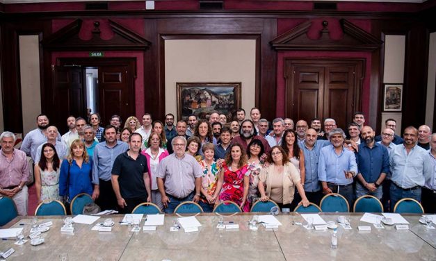 Ante la presión de gremios de estatales y docentes, Kicillof reabrirá las paritarias en la Provincia de Buenos Aires