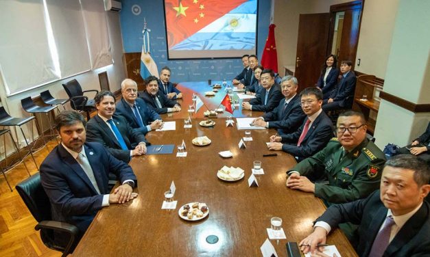 Defensa Nacional: ¿subordinación a Estados Unidos o cooperación con China?