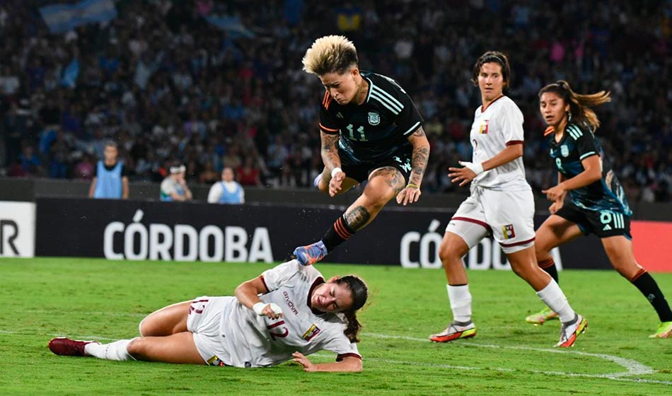 Con récord de asistencia, la selección argentina de fútbol femenino perdió contra Venezuela 2