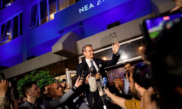 El partido derechista de Mitsotakis se impone ante una Grecia dividida