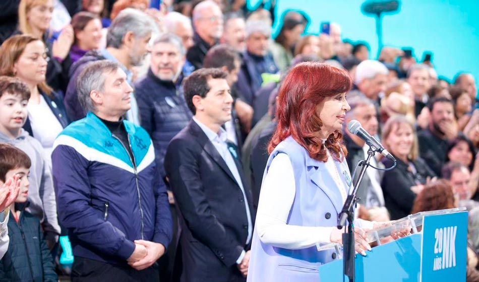 Cristina Kirchner encabezó un acto en Plaza de Mayo