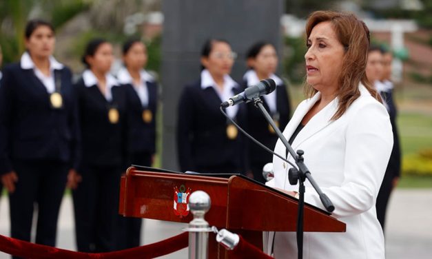 Dina Boluarte presentó una iniciativa para gobernar Perú de forma remota