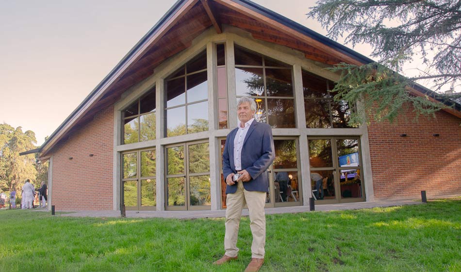 Carlos Pérez Lean, el arquitecto que diseño un edificio que captura y expande la energía divina