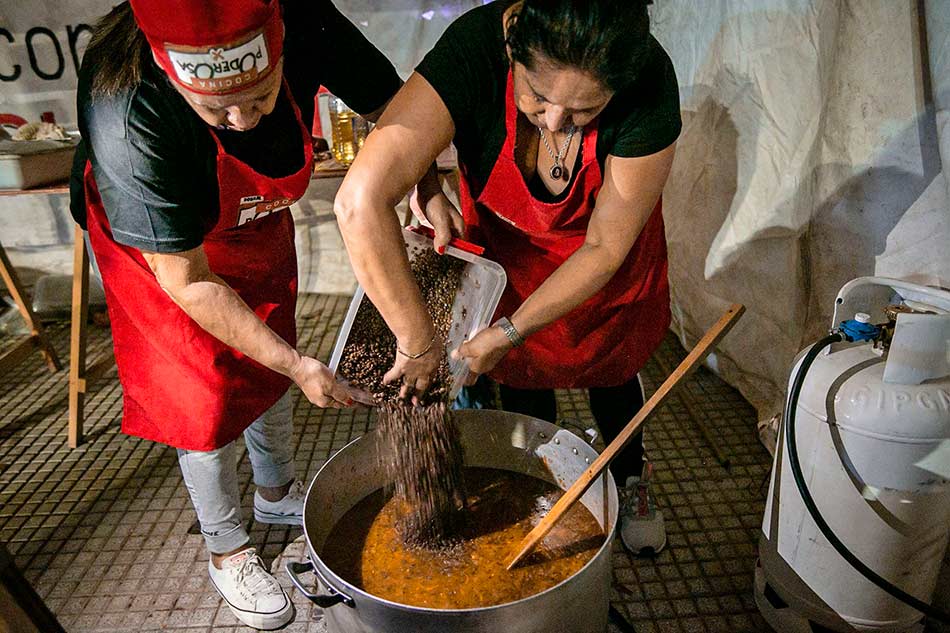 3 Hacerle frente al hambre Proyecto salarial para las cocineras comunitarias La Poderosa
