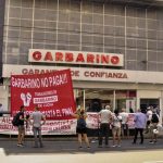 Continúa la lucha de les trabajadores despedides de Garbarino
