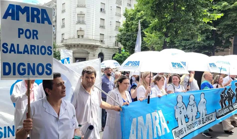 Trabajadores de la medicina privada denuncian pésimos salarios y el colapso del sector 3