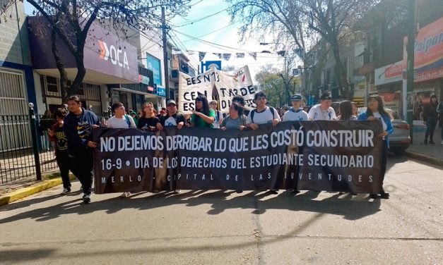 La juventud de Merlo marchó en el 47° aniversario de “La Noche de los Lápices”