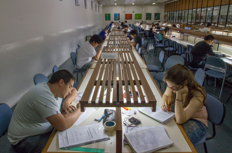 2 Biblioteca Leopoldo Marechal UNLaM