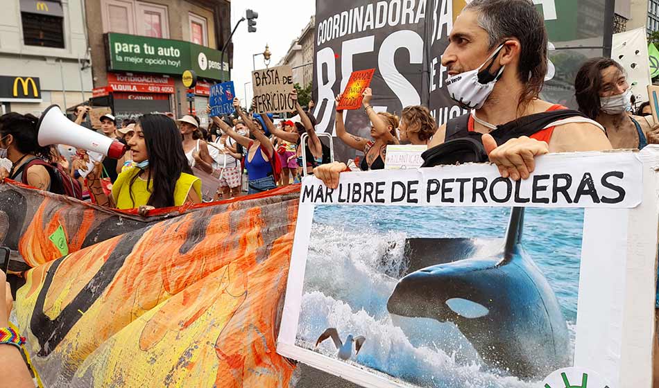 Bajo la consigna “Mar Libre De Petroleras”, Atlanticazo en defensa de las costas argentinas 1
