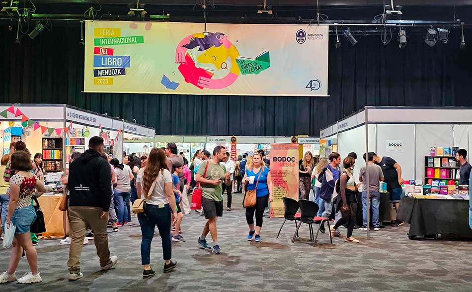 2a Agresiones de sectores vinculados a Milei en la Feria del Libro de Mendoza Ramiro Gomez Telam