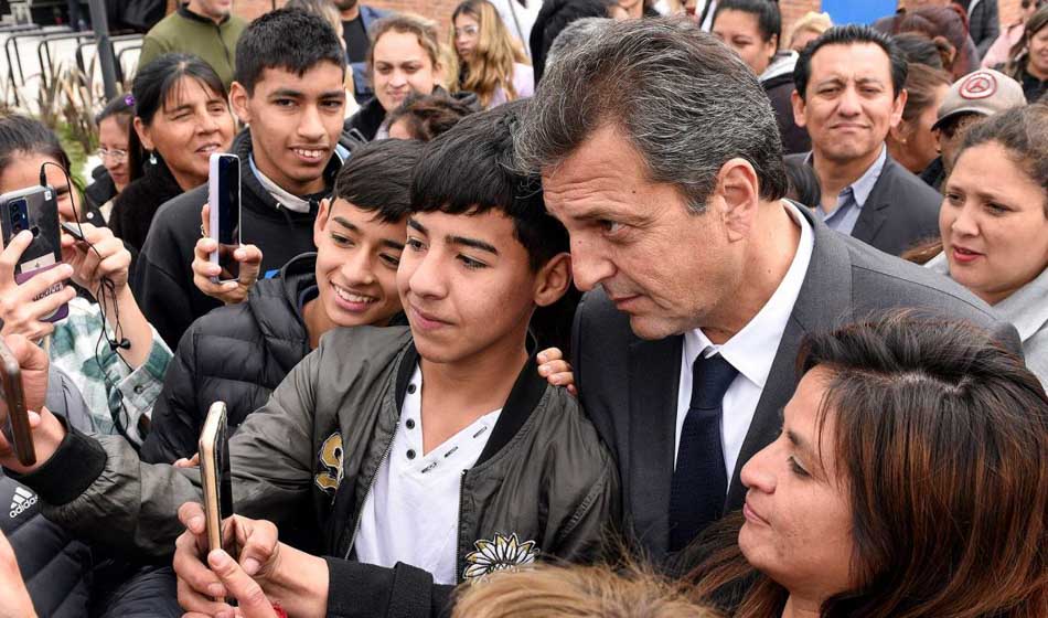 Massa inauguró una nueva escuela y llamó a defender la educación pública en las urnas 3