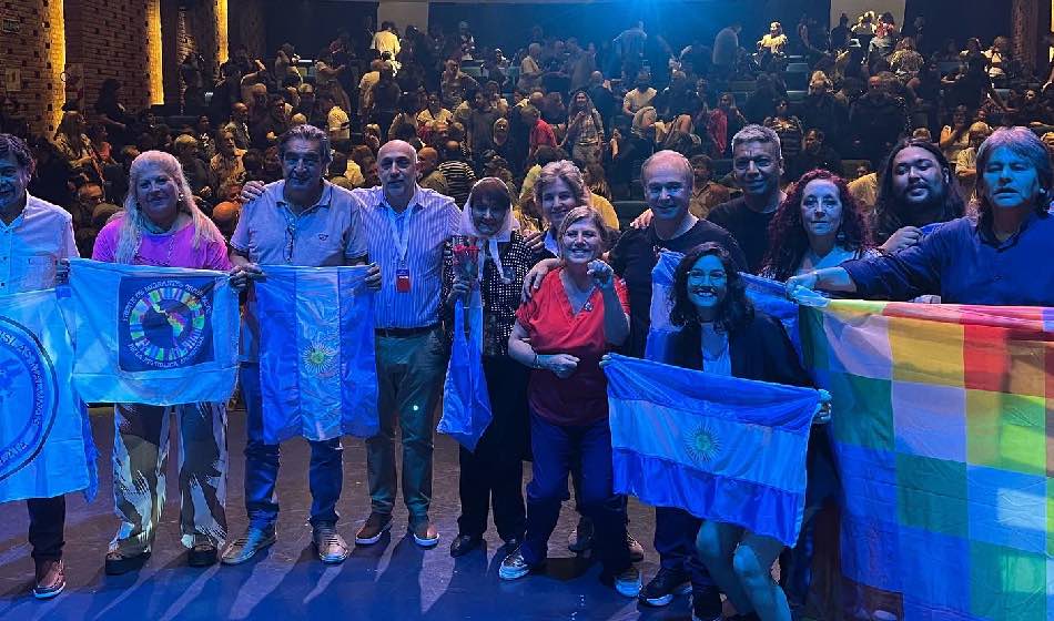 Jesús Escobar: “Convocamos a los argentinos y argentinas a no votar a la derecha” 2 Jesús Escobar