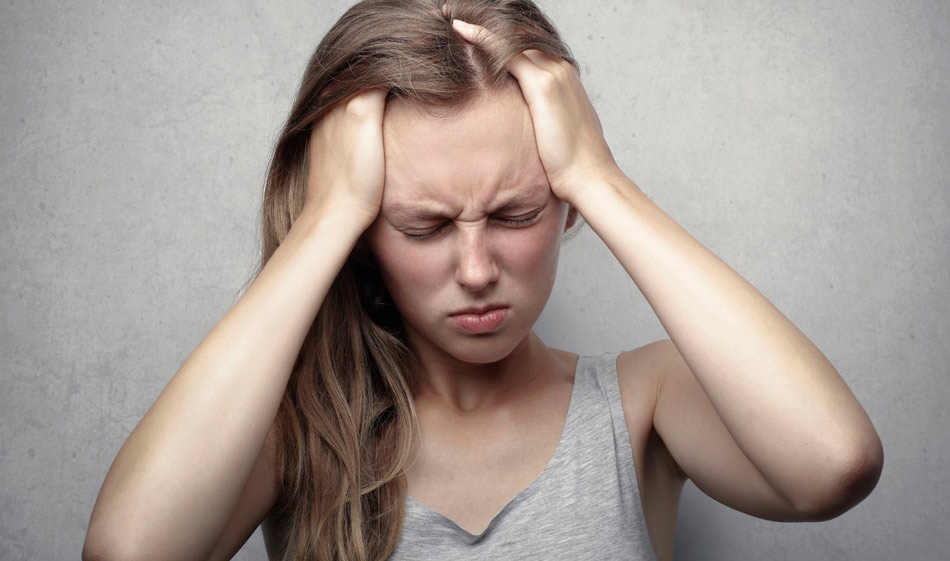 Uno de los síntomas del ACV es la aparición repentina de dolor de cabeza, sin ninguna otra causa. Crédito: Farma-14