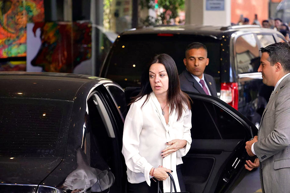 Entre idas y vueltas: las contradicciones del gobierno electo 3 3 Las idas y vueltas del futuro gobierno de Milei totalnewsagency.com