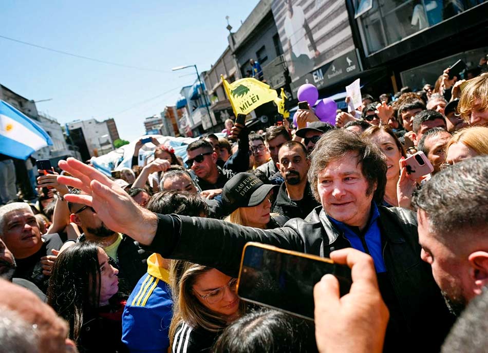 3 Los simpatizantes del futbol argentino se unen para evitar la caida de los clubes de barrio NA