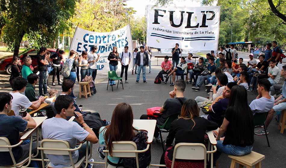 2 La educacion universitaria arancelada segun la Ley Omnibus perio.unlp .edu .ar