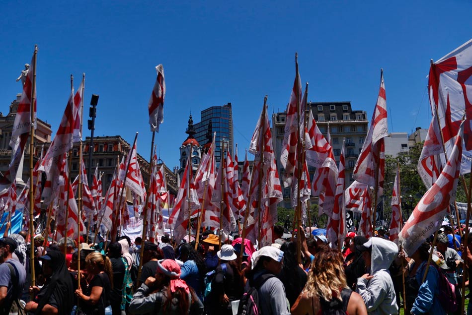 Marcha en contra del DNU de Milei