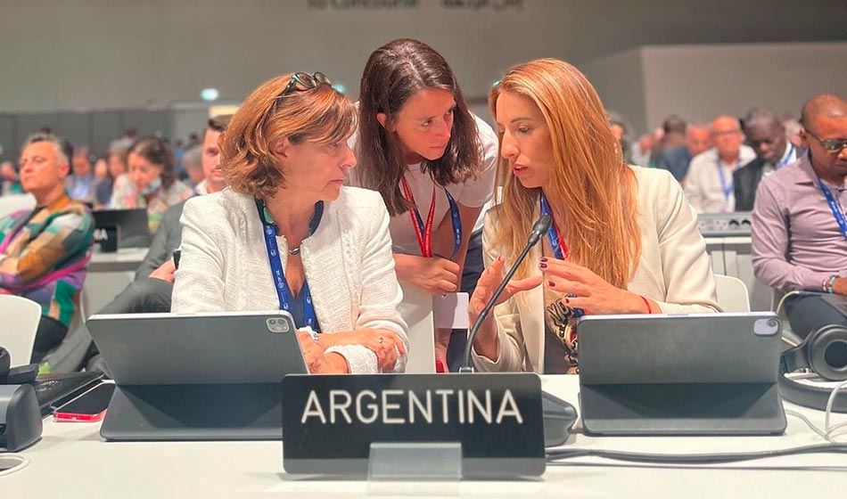 Mujeres en el lugar de la acción: la representación argentina en la COP28. Créditos: redes Cecilia Nicolini