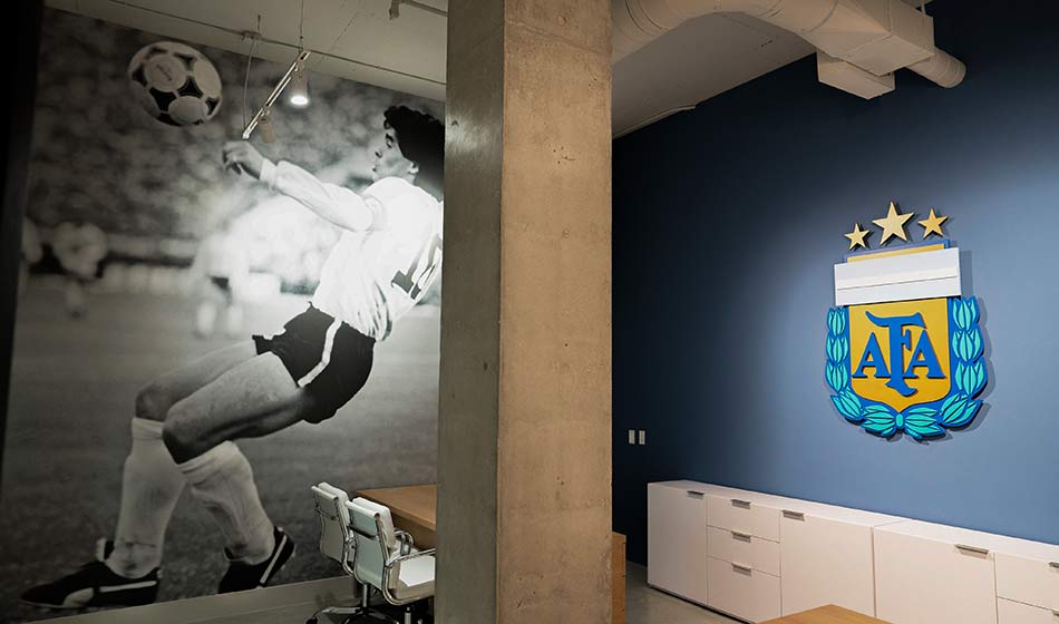 Con la inauguración de las oficinas de la AFA, la Argentina pisa cada vez más fuerte en los Estados Unidos