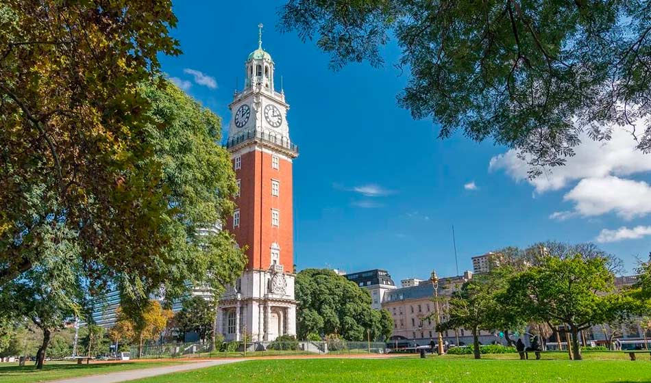 Descubrí en esta nota nuestras sugerencias para que disfrutes lo mejor en este verano, como la Torre Monumental en Retiro que guarda secretos históricos. Crédito: buenosaires.gob.ar