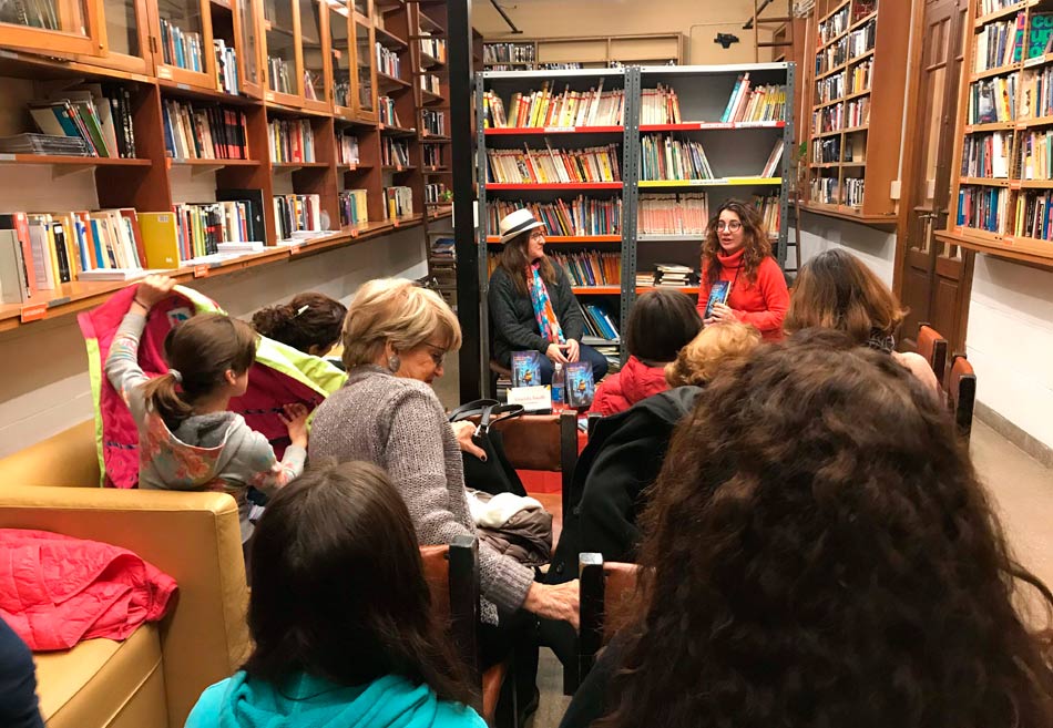 ¡Bibliotecas Populares en alerta! Peligro de cierre por la Ley Ómnibus 2 Entre 2020 y 2023, la Conabip compró un total de 496.285 libros, realizó más de 1300 actividades de promoción de la lectura y culturales libres y gratuitas, financió 550 proyectos de bibliotecas y capacitó 8500 representantes de bibliotecas. Crédito: bibliotecacsaavedra.org.ar