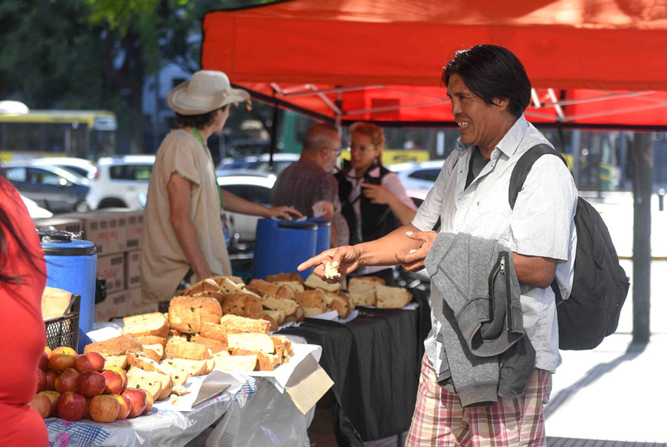 Un desayuno contra el DNU y en reclamo por las personas que viven en la calle 3 3 Telam 1