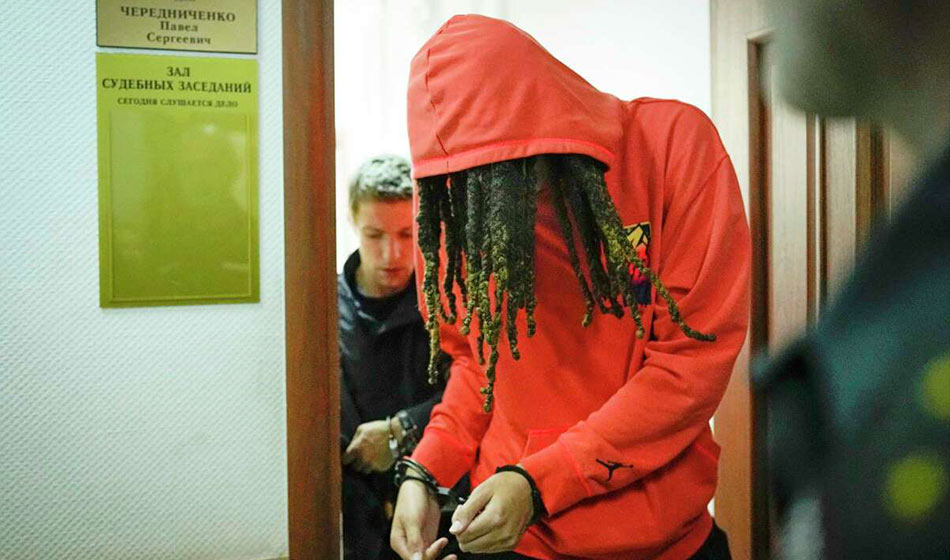 3 ¿Quien es Brittney Griner la estrella de WNBA detenida en Rusia Brittney Giner saliendo de la corte Credito Alexander Zemlianichenko Sofia Santilli