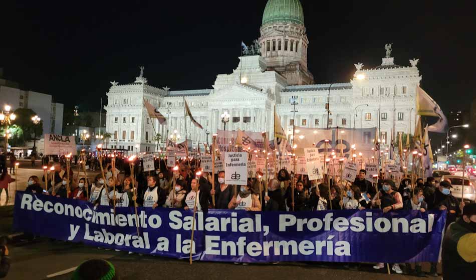 DESTACADA Marcha de Antorchas III. el grito de les enfermeres por reconocimiento e inclusion Facundo Esmereles Jacqueline Molina