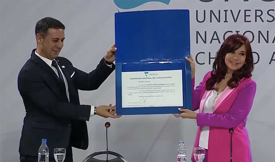 Destacada Entrega del Doctorado en el Centro de Convenciones de la ciudad de Resistencia. Creditos El diario Argentino Bruno Zamparo